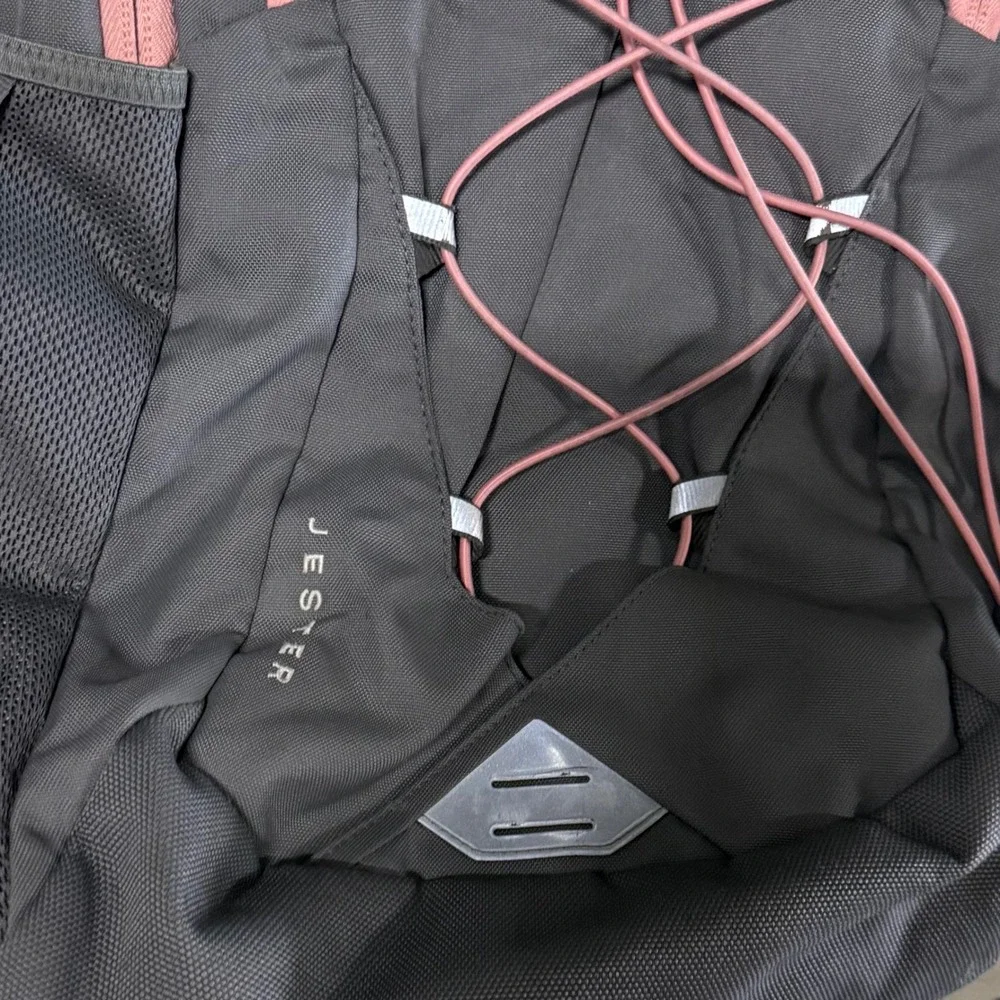The North Face Jester Backpack Womens OS FlexVent Laptop Sleeve Gray Pink